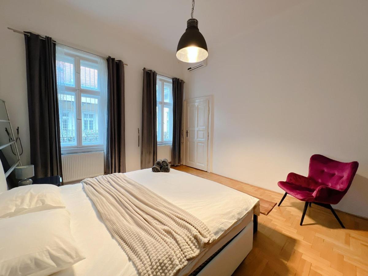 Duplex Penthouse With Sauna & Jacuzzi In The Centre Of Apartment