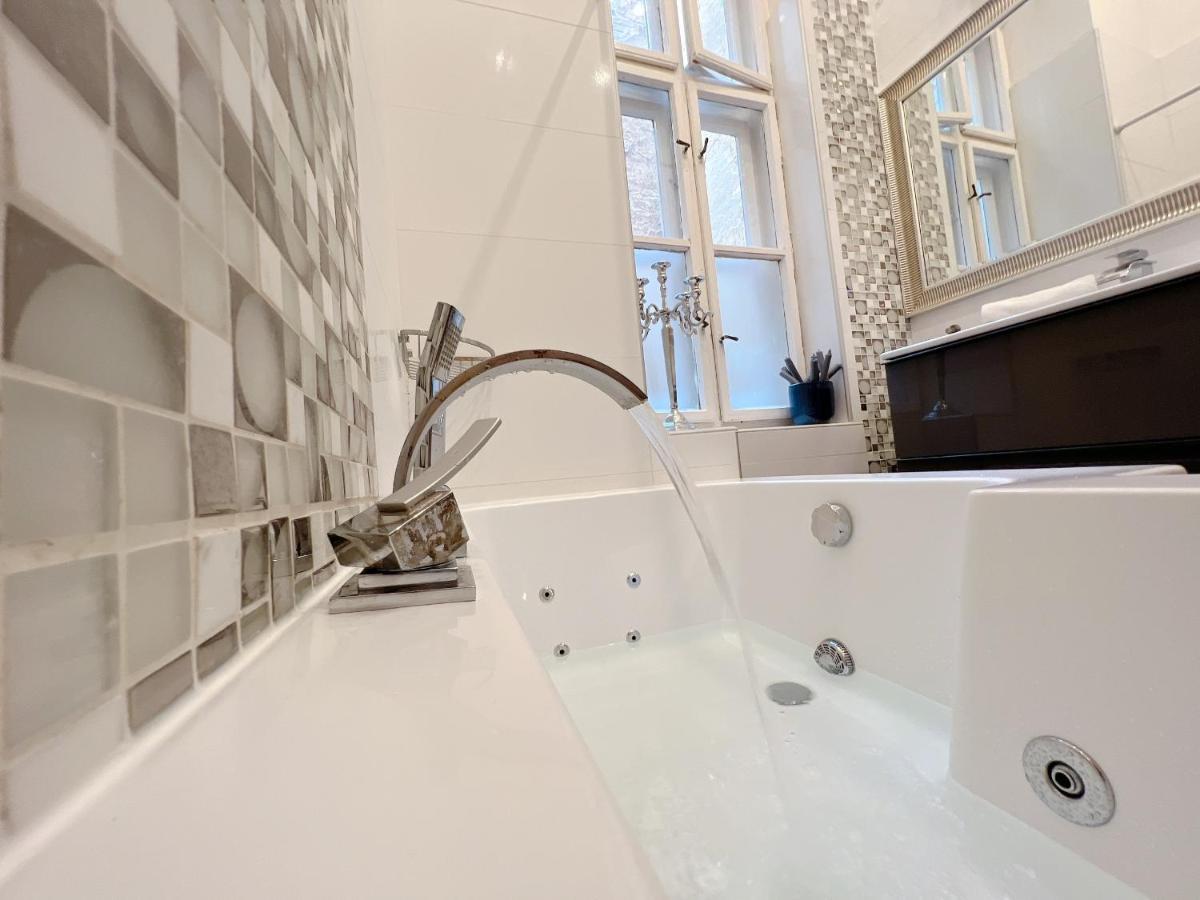 Apartment Duplex Penthouse With Sauna & Jacuzzi In The Centre Of *